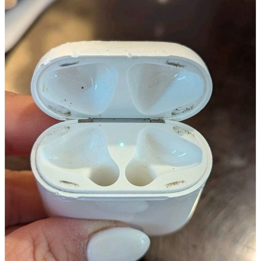 Apple AirPods 2nd Gen Authentic Apple Charging Case‎ ONLY